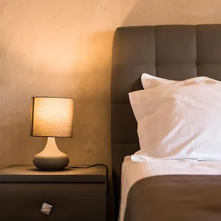 Rhapsody House Bed & Breakfast 4*